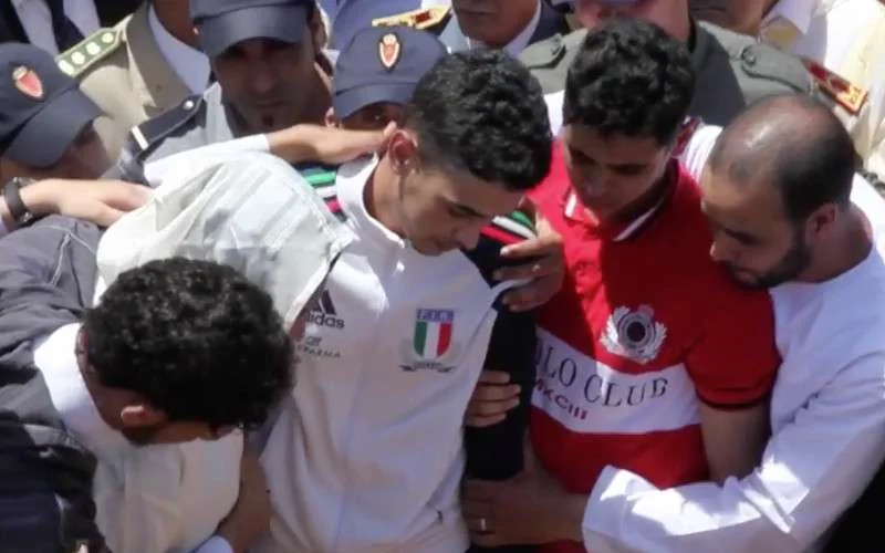 Mohammed VI verleent gratie aan broer omgekomen piloot Yassine Bahti