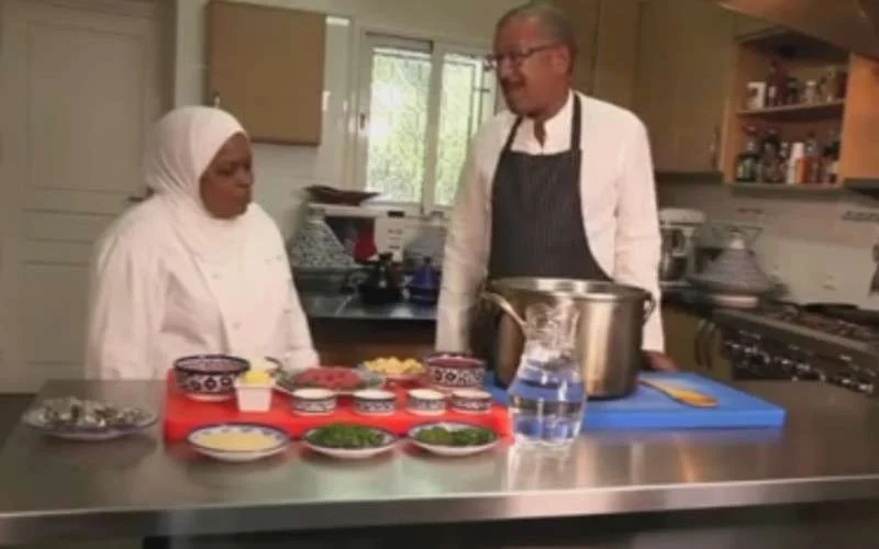 Amerikaanse ambassadeur in Marokko bereidt iftar voor