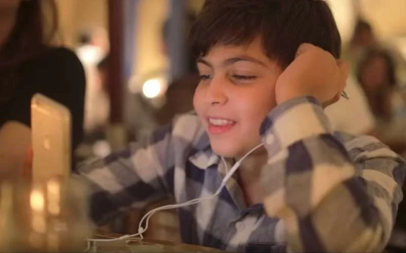 Kleine Syriër toont nieuw én gelukkig leven in Marokko