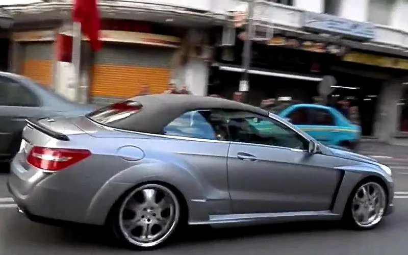 Koning Mohammed VI terug in Marokko (video)