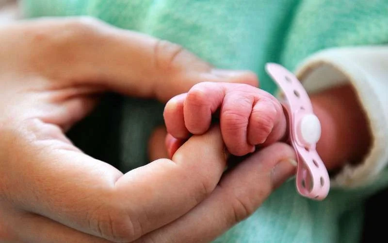 Marokkaanse krijgt baby bij grensovergang Sebta 