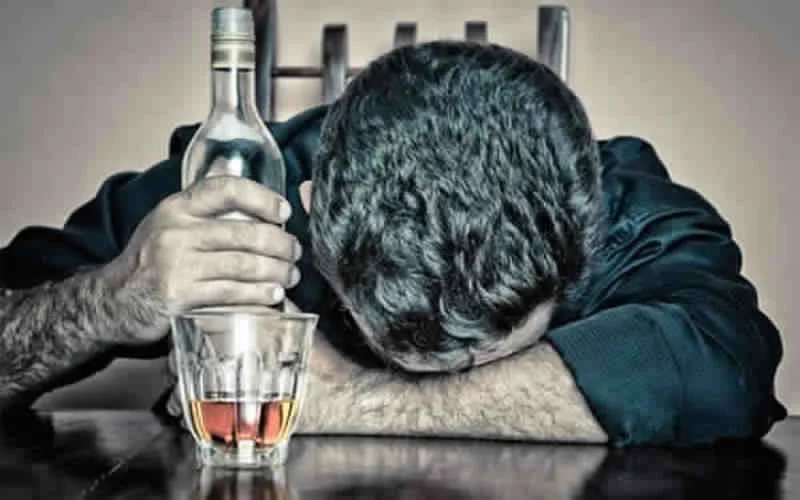 Stomdronken agent verliest dienstwapen in trein in Marokko