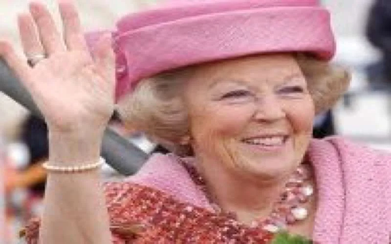 Larbi Salama, Nederlandse consul in Nador, wacht op toestemming Koningin Beatrix 