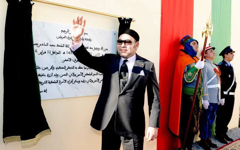 Koning Mohammed VI huldigt miljardenfabrieken in