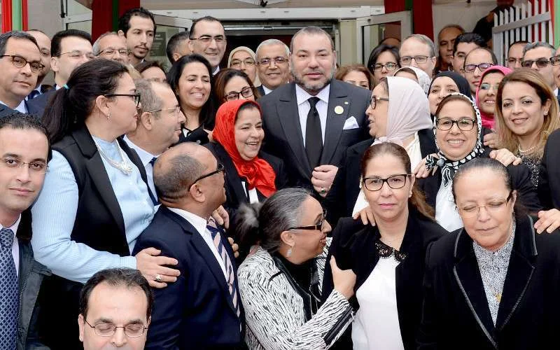 Foto's: Mohammed VI bezoekt consulaat van Marokko in Frankrijk