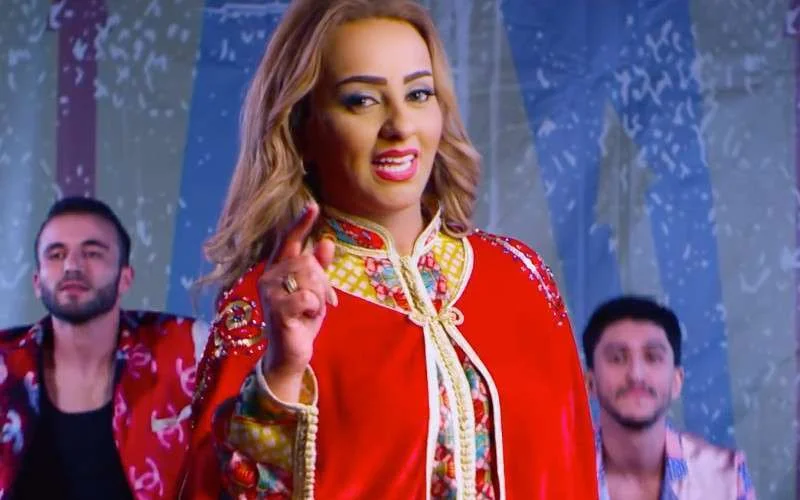 Zina Daoudia deelt nieuwe clip Santiha (video)