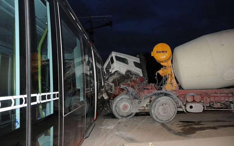 Twintigtal gewonden bij zwaar tramongeluk in Casablanca (foto's)