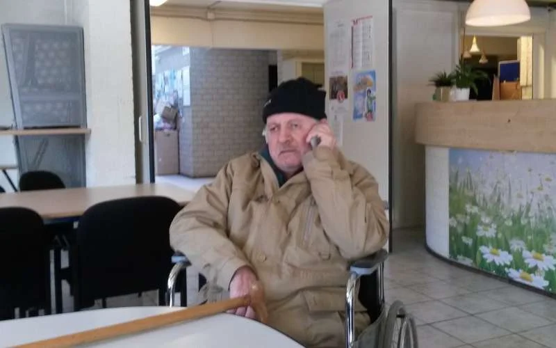 Bejaarde Marokkaan in Nederland uit woning gezet na beenamputatie in Marokko