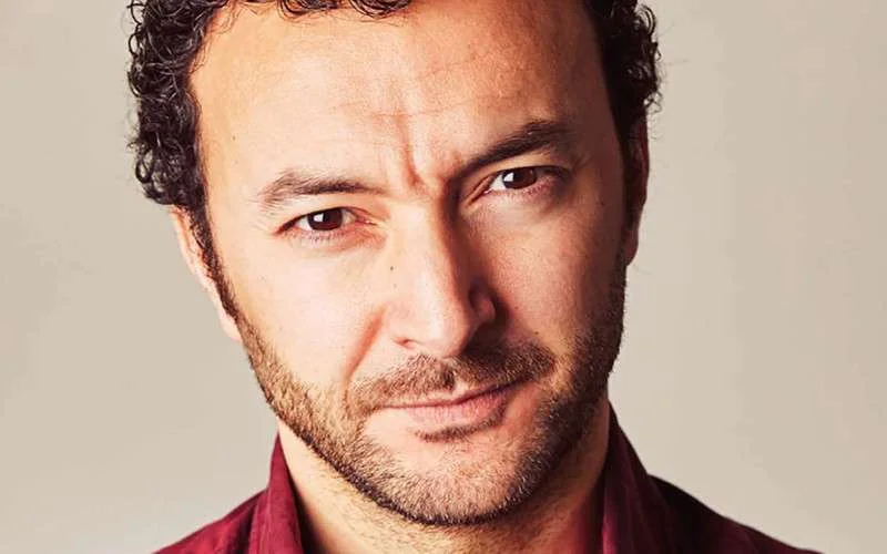 Nasrdin Dchar presenteert nieuwe soloshow "Dad"