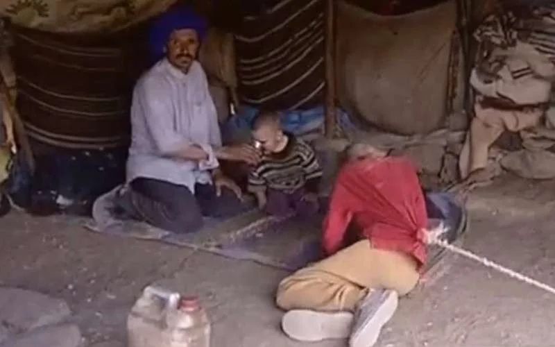 Zusters sinds geboorte vastgebonden in Marokko (video)