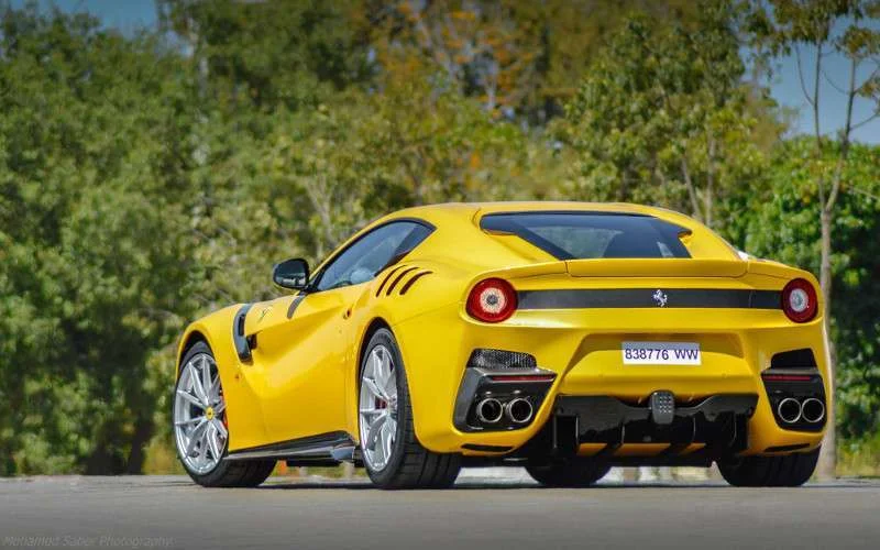 Eerste Ferrari F12TdF in Marokko geleverd