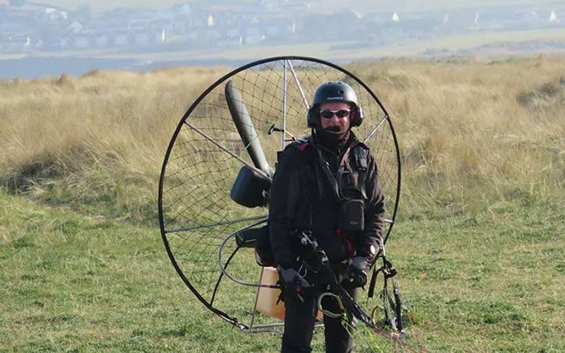 Ierse man wil met paramotor van Ierland naar Tanger vliegen