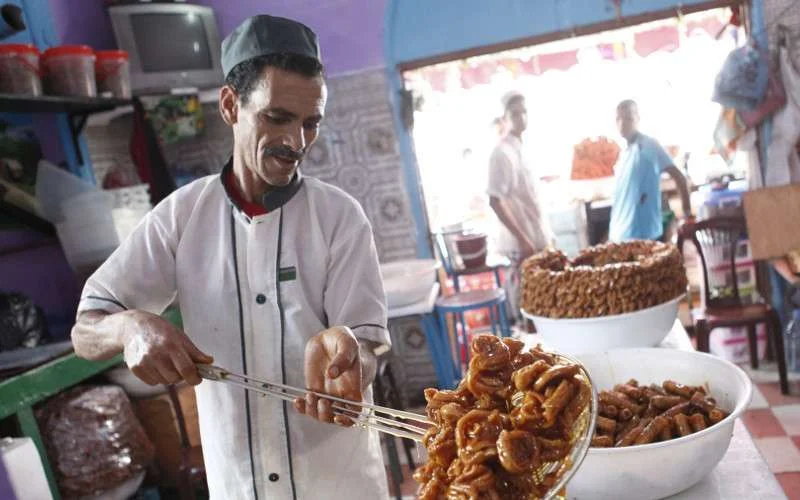 Hoe gaan Marokkanen om met Ramadan uitgaven (video)