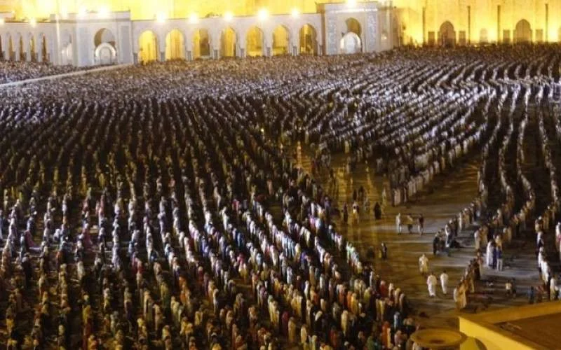 Ramadan: 30.000 mensen verzamelen zich in Hassan II moskee 