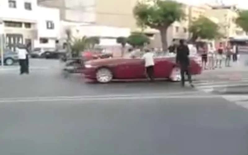 Man springt voor auto Koning Mohammed VI in Rabat (video)