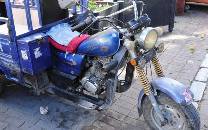 Halve ton hasj gevonden in motordriewieler in Tanger Med