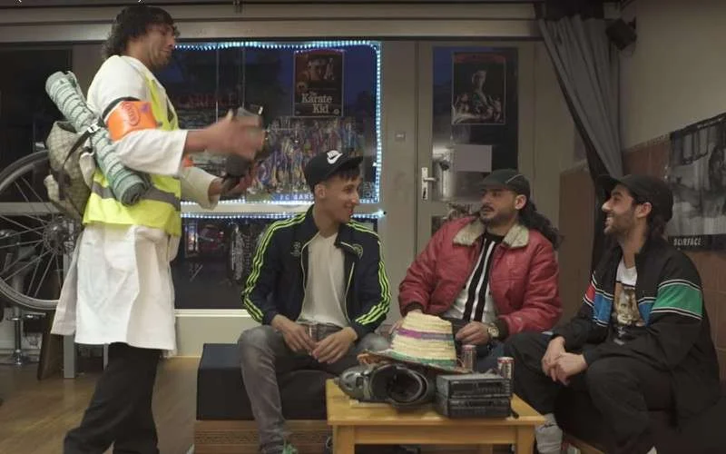 Nieuwe parodie Borrelnootjez: onderweg naar Marokko (video)