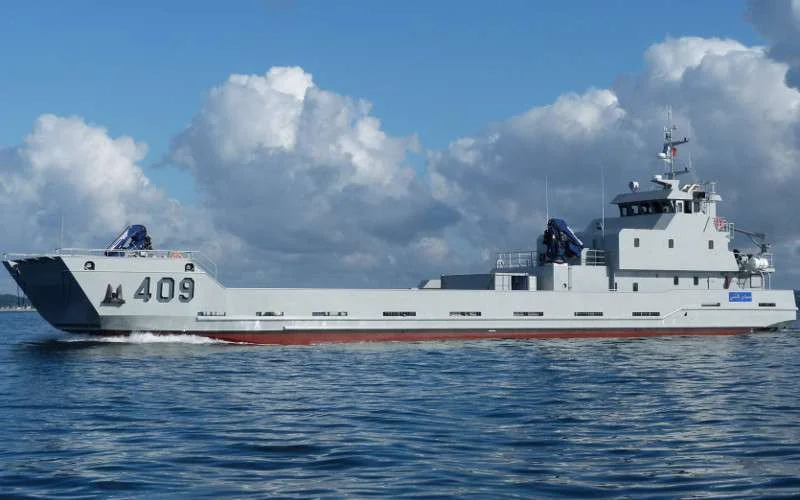 Marokkaans leger ontvangt nieuw transportschip