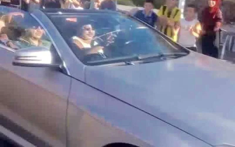 Koning Mohammed VI maakt ritje in Martil (foto)