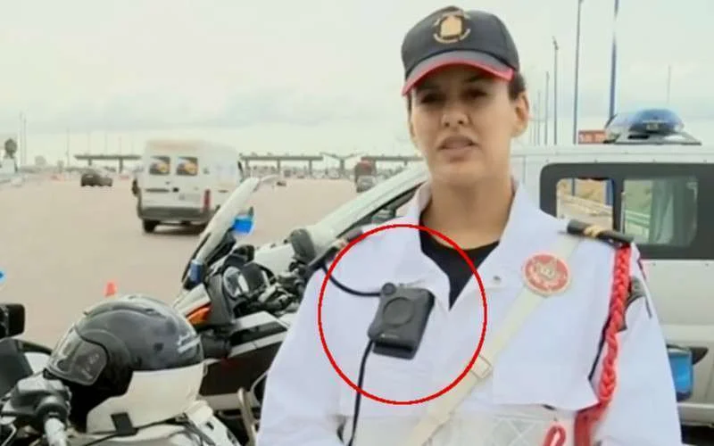 Smile, je wordt door de politie gefilmd (video)