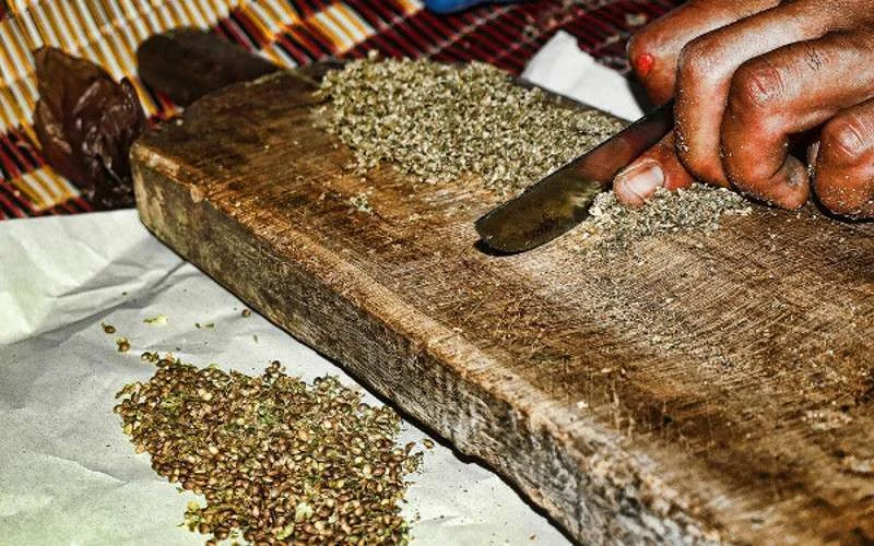 Drugshandel Chefchaouen: grootvader geeft zoon en kleinzoon aan