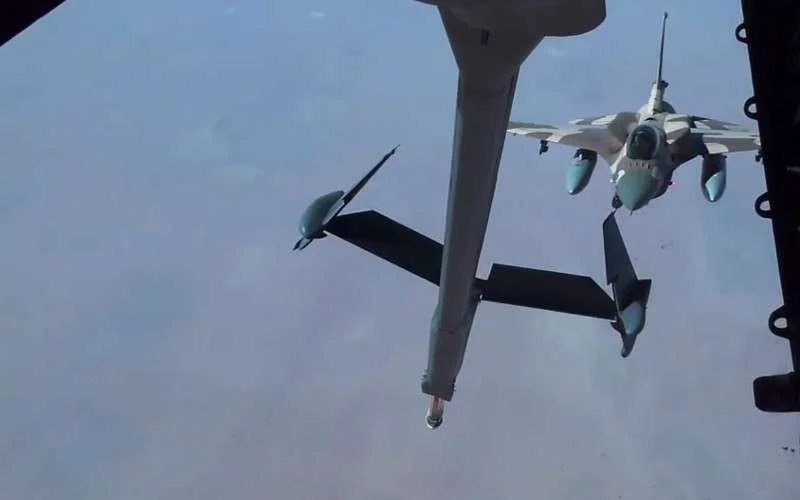 Marokkaanse straaljager oefenen boven de Verenigde Arabische Emiraten (video)