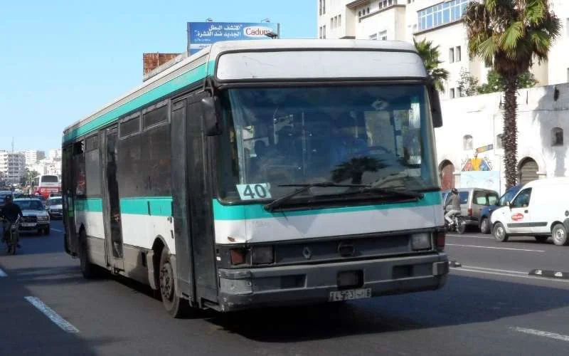 Kind maakt dodelijke val van bus in Casablanca