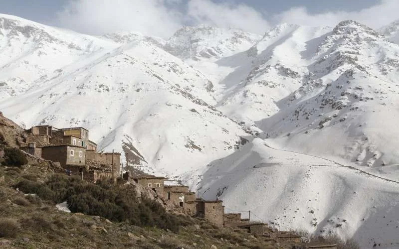 Schande: zieke vrouw in Rif met tractor vervoerd