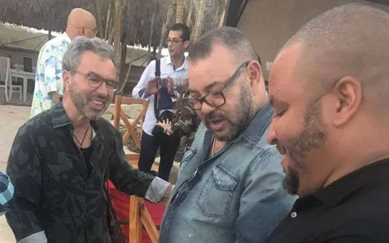 Koning Mohammed VI koopt 18 werken van Cubaanse kunstenaar (foto's)