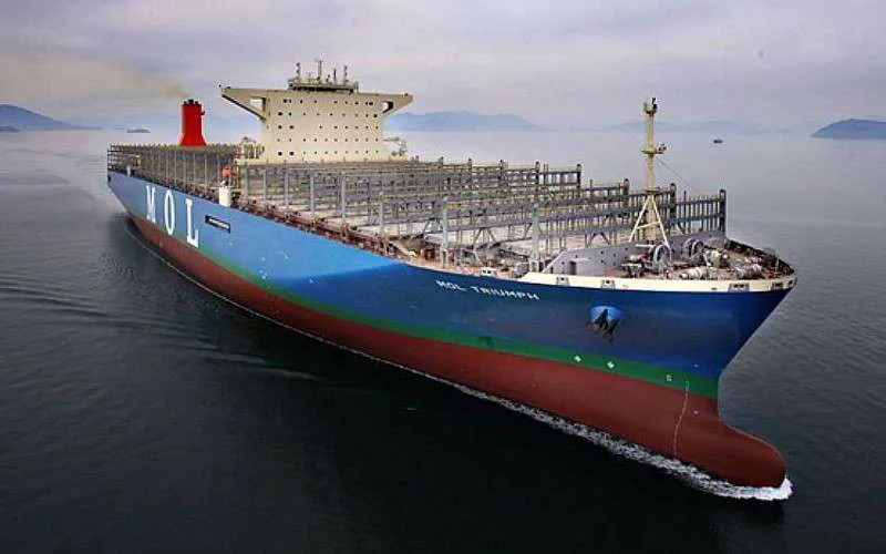 Mol Triumph, grootste containerschip ter wereld, op weg naar Marokko