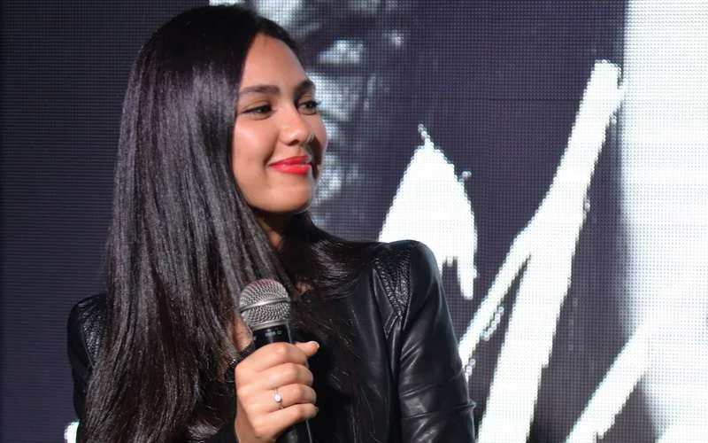 Manal maakt comeback met « Koulchi ban » (video)
