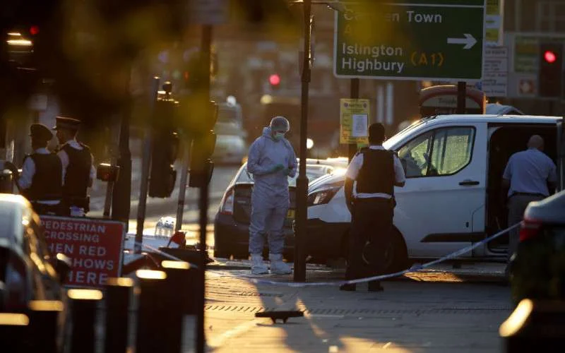 Dode en gewonden bij aanslag op moskee in Londen