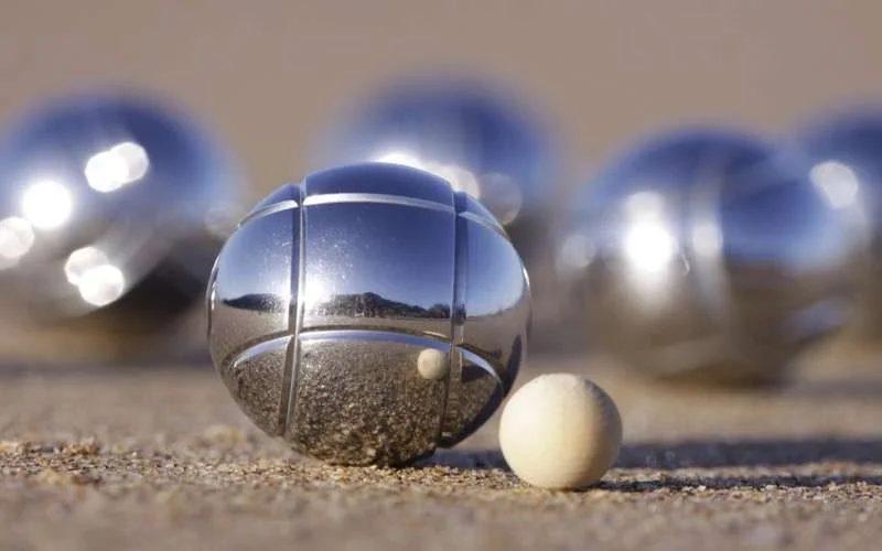 Postbode in Marokko verbrandde post om petanque te spelen