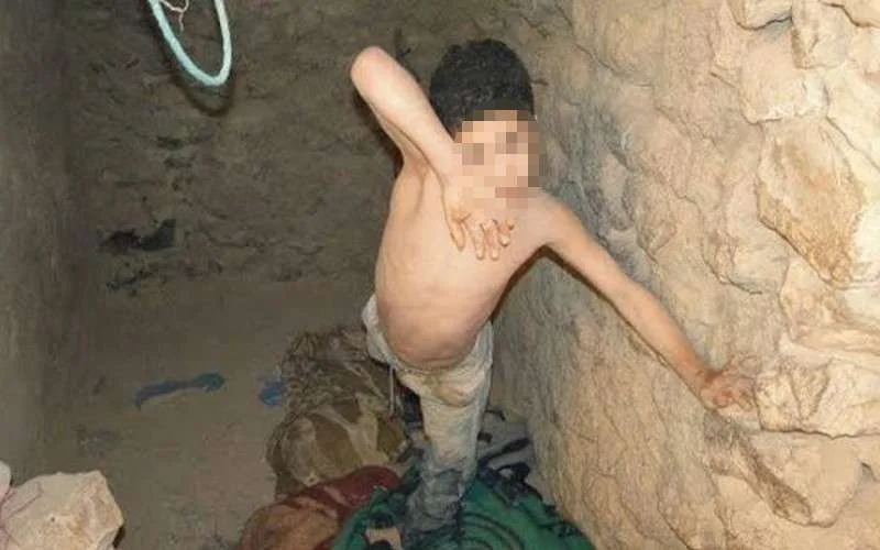 Mentaal zwakke jongeman jarenlang vastgebonden door vader in Marokko