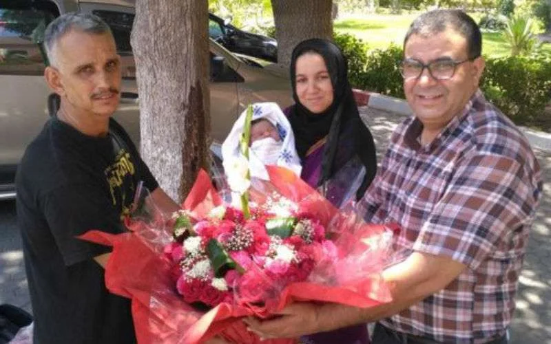 Vrouw bevalt in bus in Marrakech (foto's)