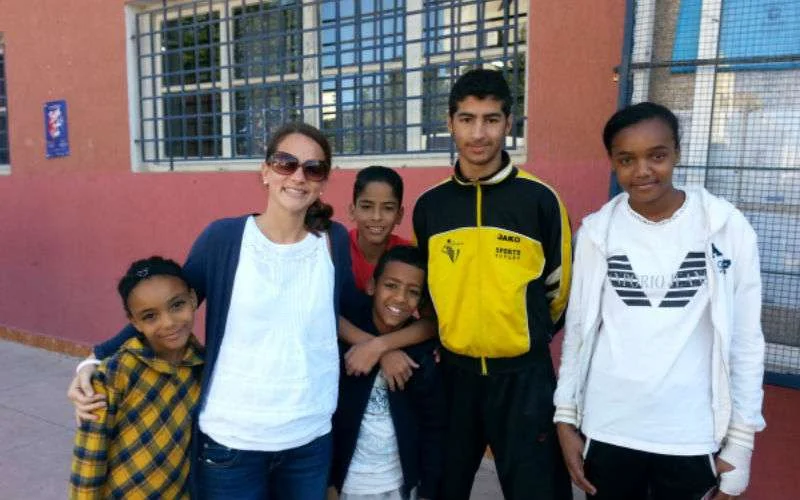 Amerikaanse zamelt jarenlang geld in om Marokkaan met klompvoet te helpen