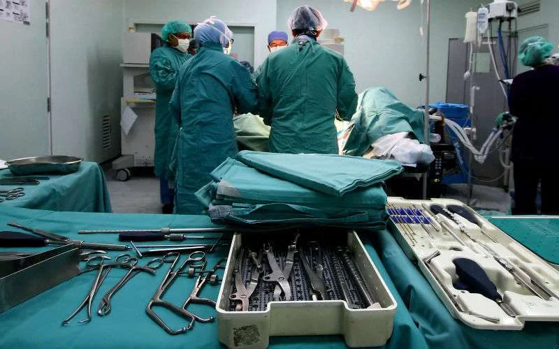 Vrouw in Meknes krijgt vergoeding voor vergeten gaaskompres in buik 