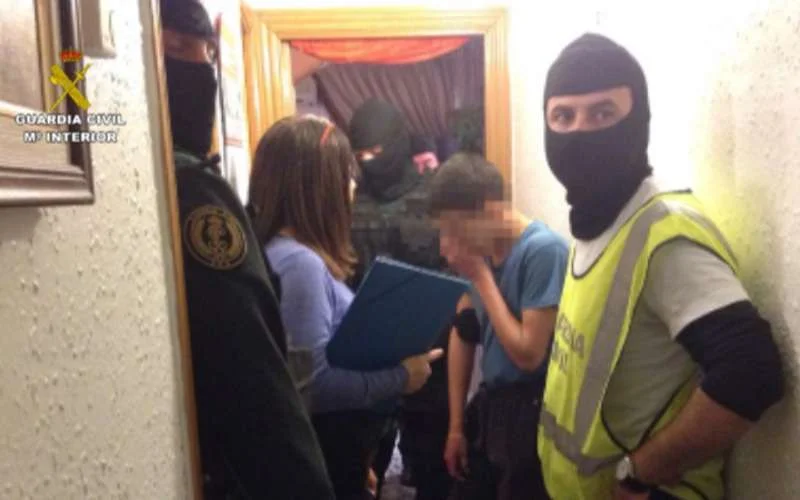 Marokkaanse in Spanje die kinderen naar Syrië wilde sturen voor de rechter (foto's)