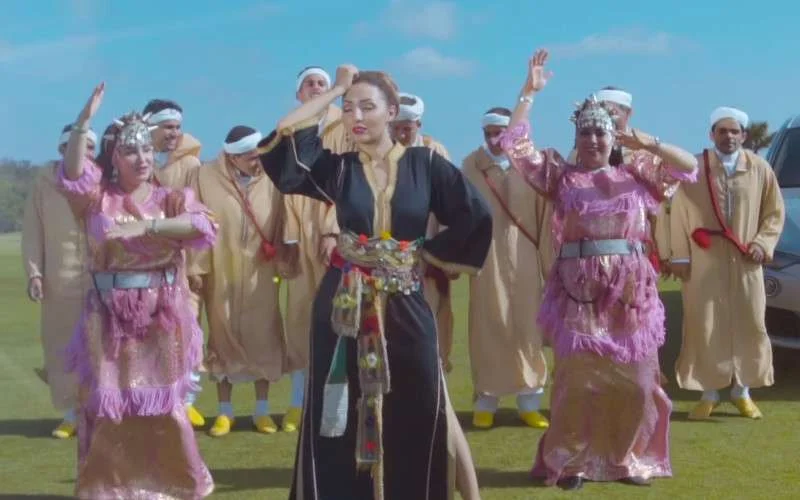 Tweeling Safaa en Hanaa delen nieuw liedje « Achkid Hbibino » (video)