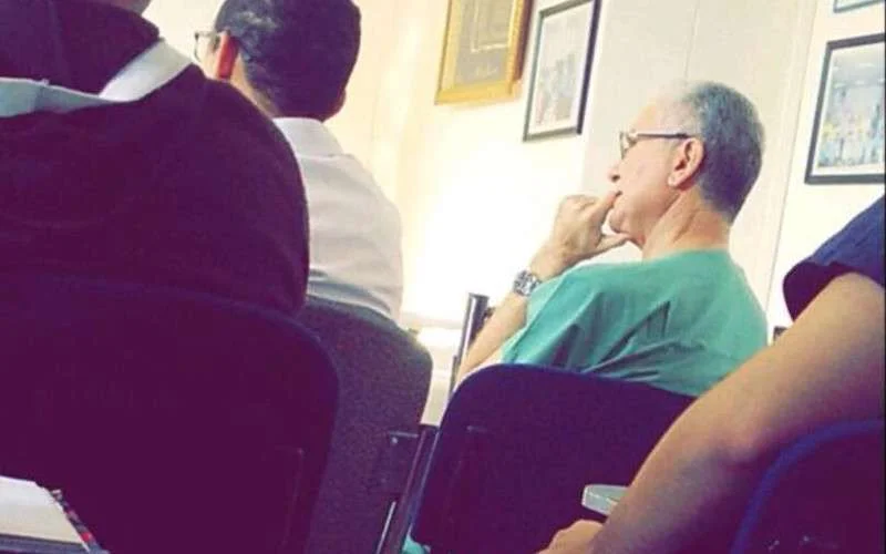 Ontslagen minister van Gezondheid hervat werk in ziekenhuis (foto)