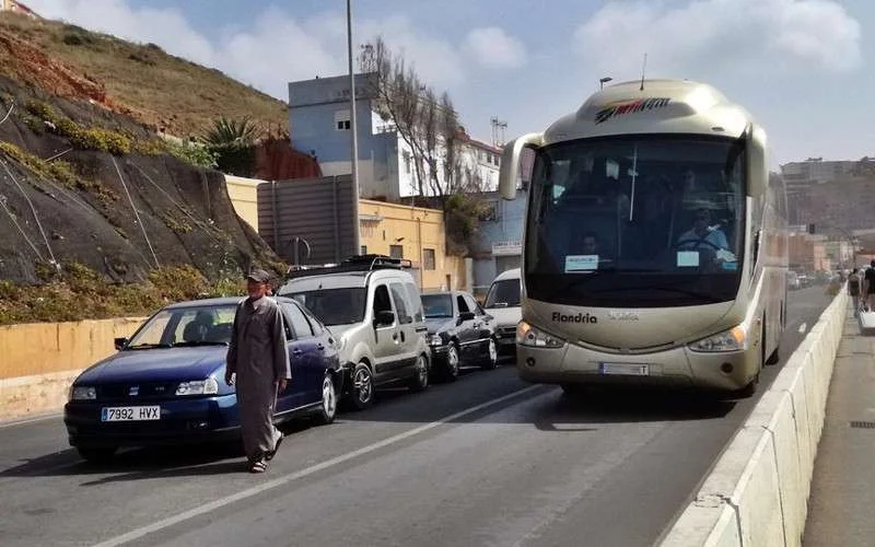 Jongen overleden die zich onder bus verstopte bij grens Sebta