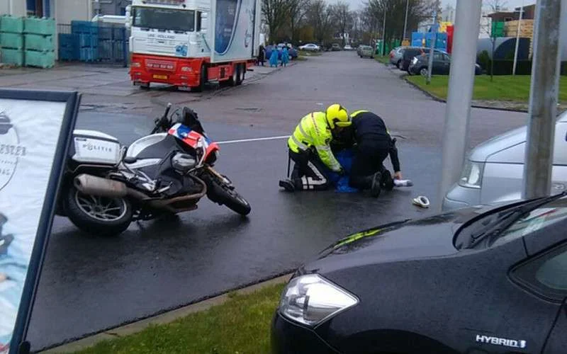Paniek op Urk: man zwaait met mes en roept Allahu Akbar