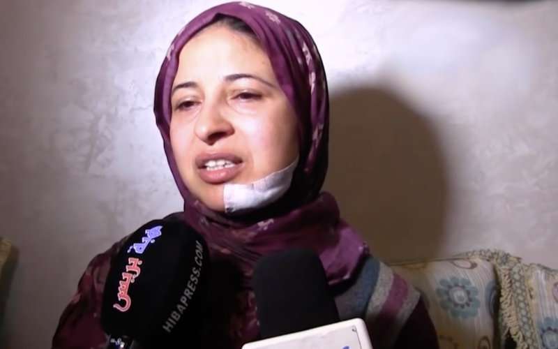 Lerares door leerling met kapotte fles aangevallen (video)