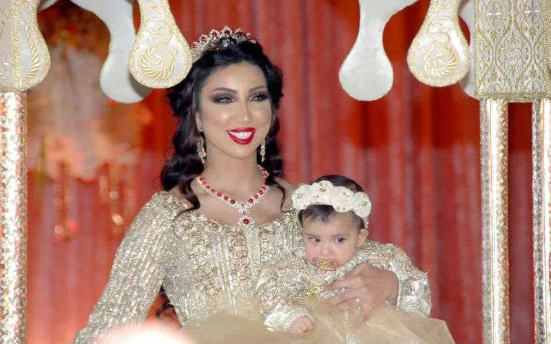 Geboortefeestje dochter Dounia Batma (video)