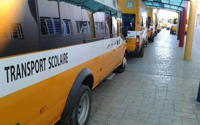 Marokko: jongeren helpen kinderen naar school gaan (video)