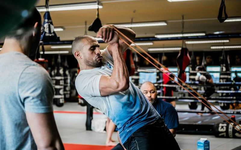 Badr Hari geeft eerste persconferentie sinds gevangenisstraf