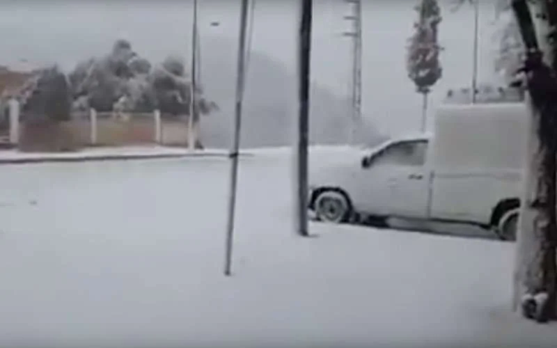 Ongewoon: Agadir onder laag sneeuw (video)