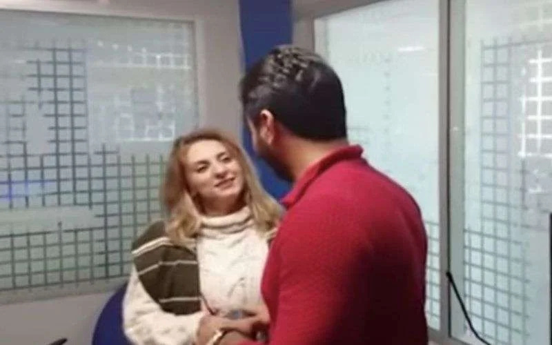 Romantische huwelijksaanvraag voor presentatrice 2M (video)