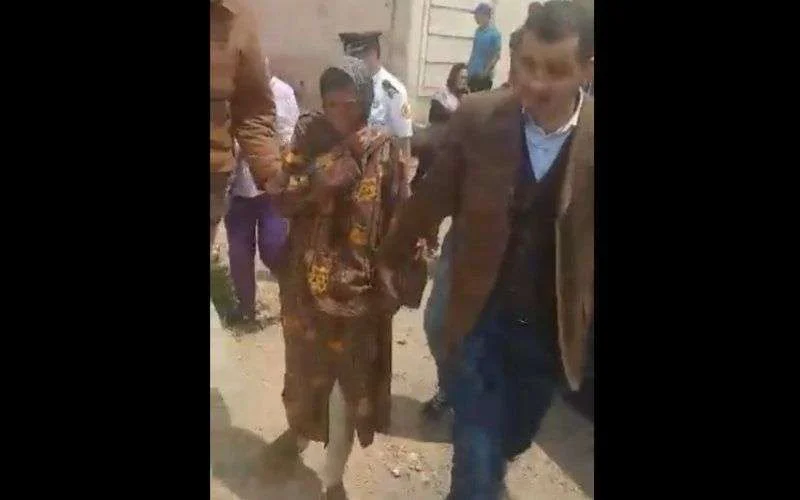 Vrouw in Ahfir 16 jaar lang gegijzeld en door honden bewaakt (video)