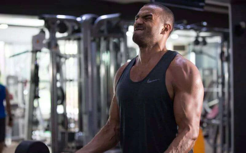 Badr Hari: "Ik ben niet zoals onze troetelvechter Rico Verhoeven"